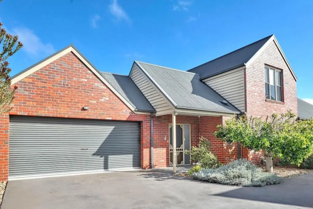 Cover shot Central Villa.